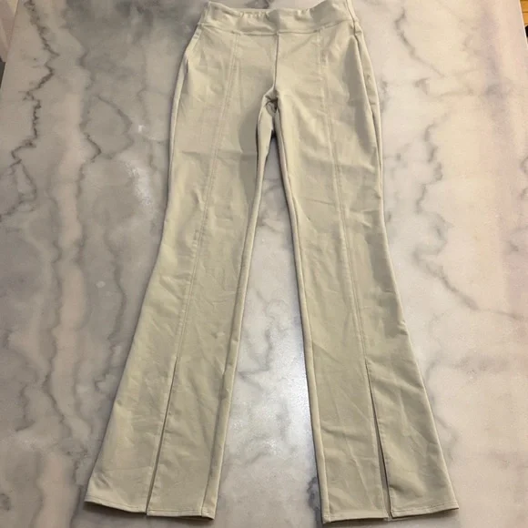 ALO Airbrush Flutter Leggings - Cream/Tan - Picture 2 of 9